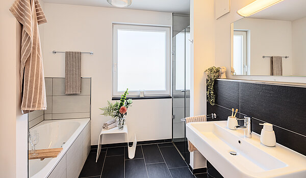 Penthouse s spletno stranjo . 2 Sobe | München-Bogenhausen | 70385 | Geschmackvolles Bad...