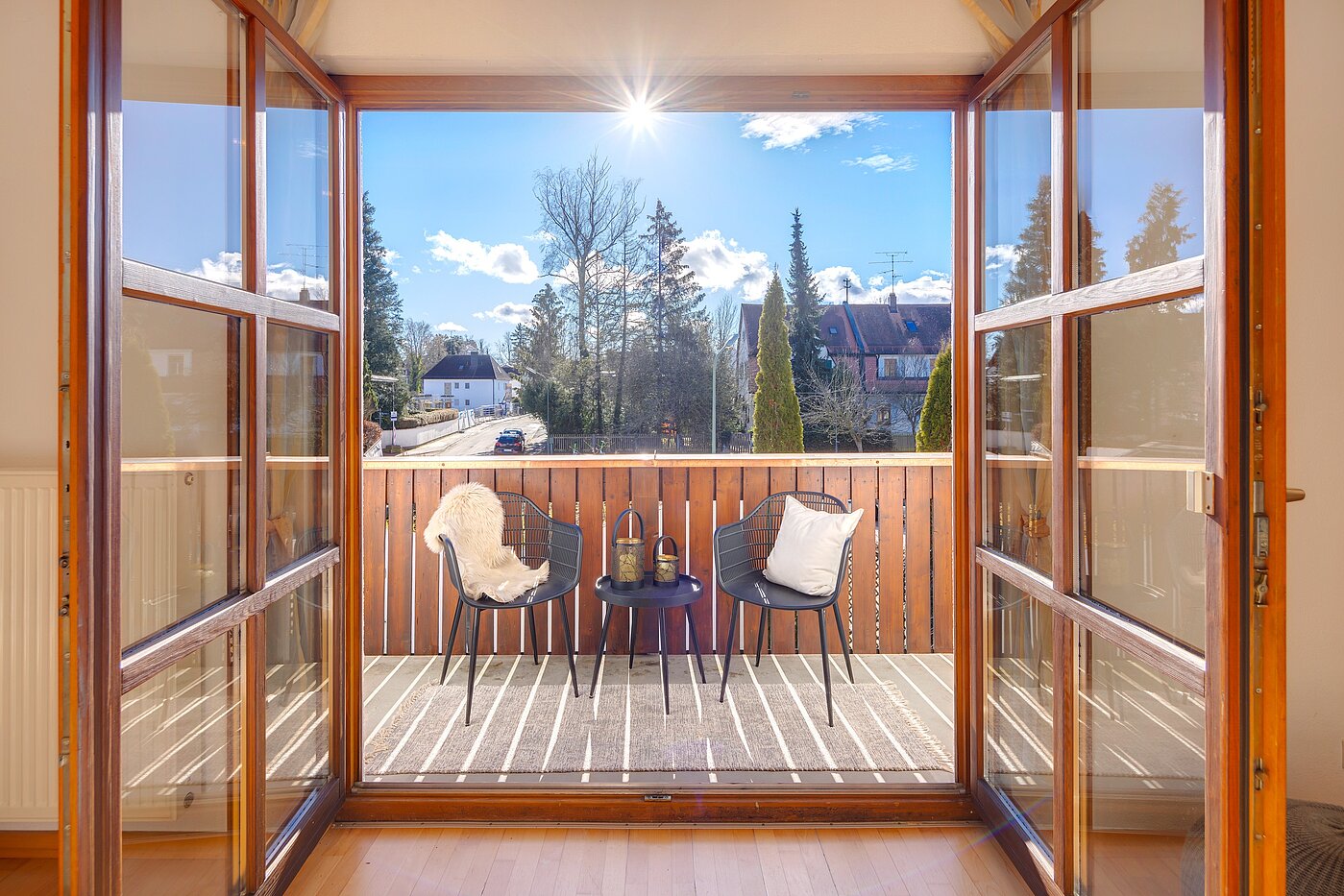 Ravna stran s spletno stranjo . 2 Sobe | München-Trudering | 701781