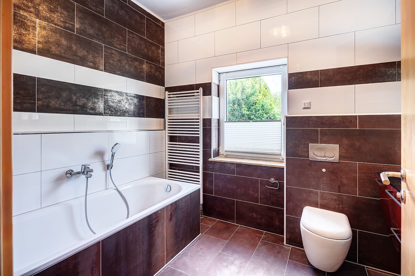 Dvojdom s 6.5 Izby | Unterschleißheim | 70122 | ... mit Badewanne