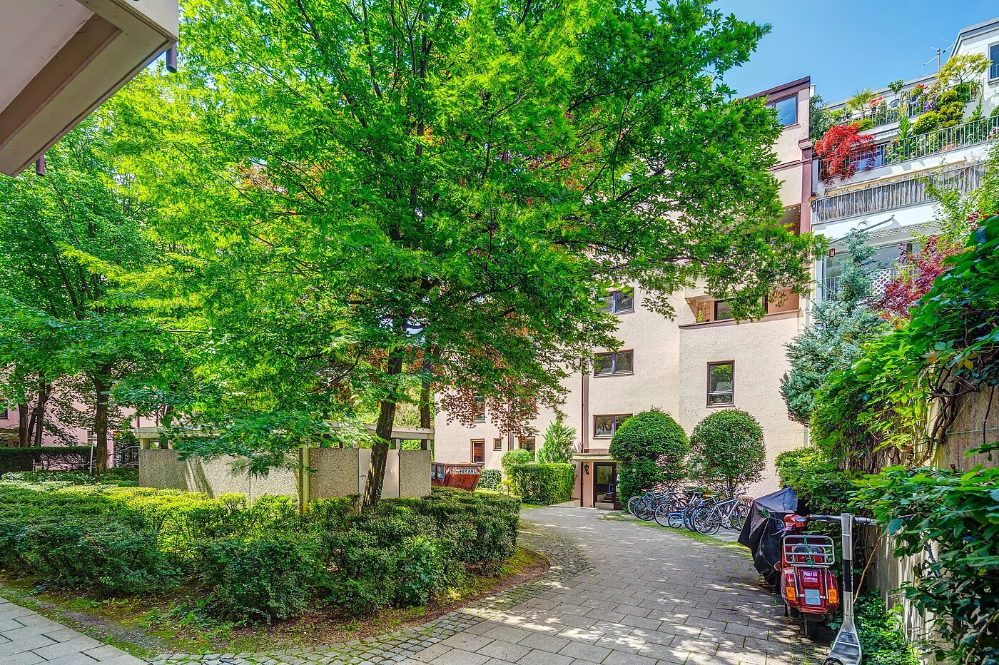 Ploché s 2 Pokoje | München-Sendling | 2106ML2 | Begrünter Innenhof