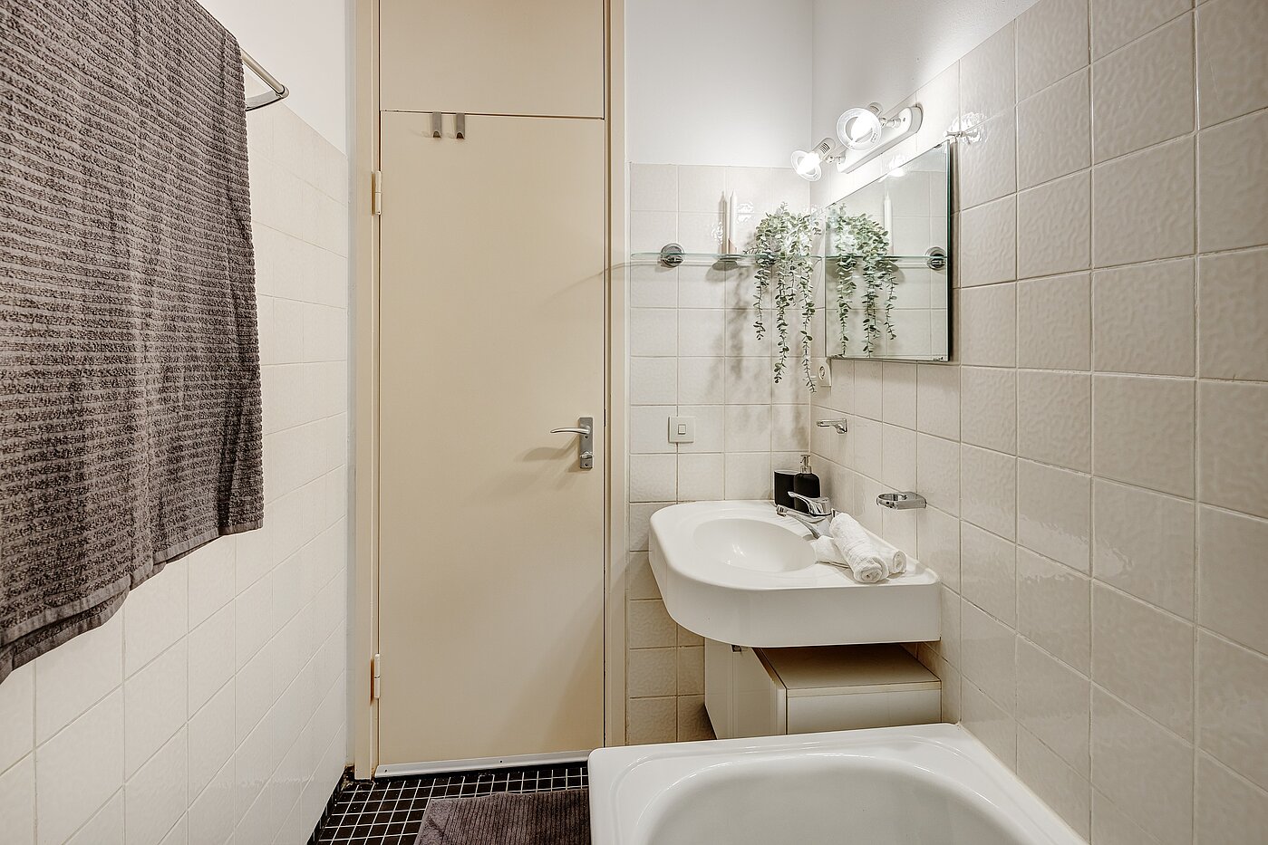 Плосък с 1 Стая | München-Solln | 2201ML92 | Blick zur Tür