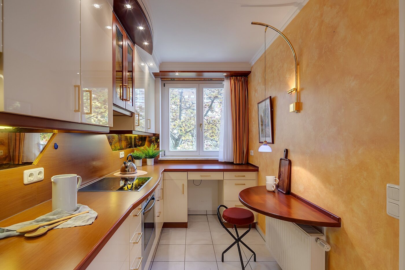 Lapos a  címen 2 Szobák | München-Sendling | 2010ML1 | ...Zugang zur Küche...