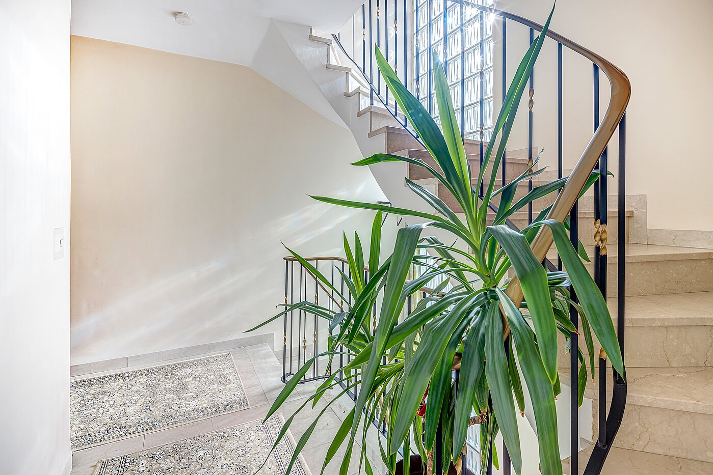 Rodinný dům s 6 Pokoje | Unterschleißheim | 2209ML7 | Treppenaufgang