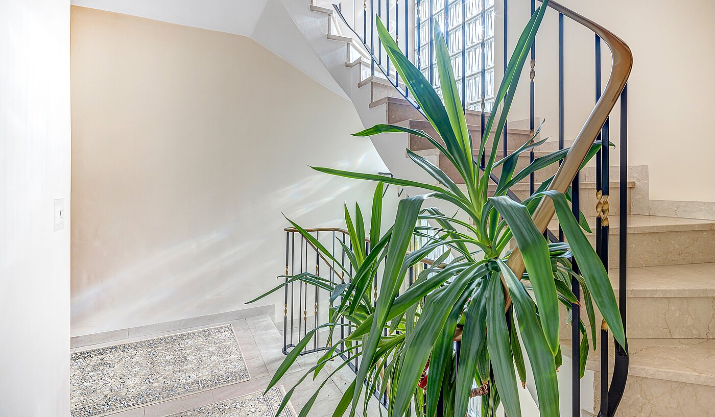 Müstakil ev ile 6 Odalar | Unterschleißheim | 2209ML7 | Treppenaufgang