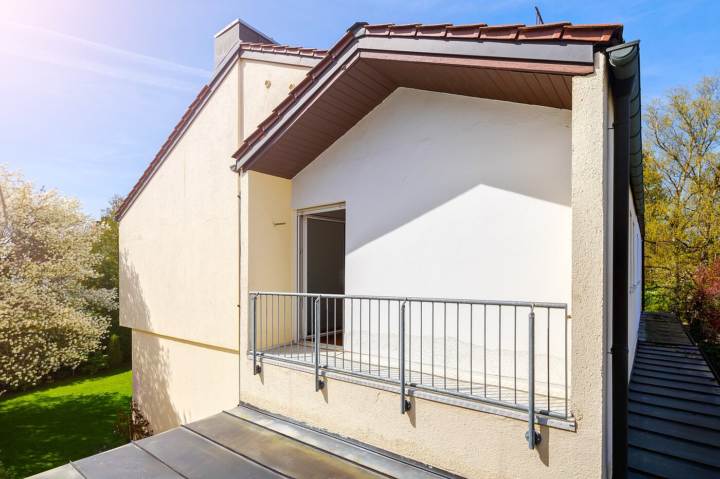 Dom w zabudowie bliźniaczej z 4 Pokoje | München-Solln | 70120 | Eigener Balkon