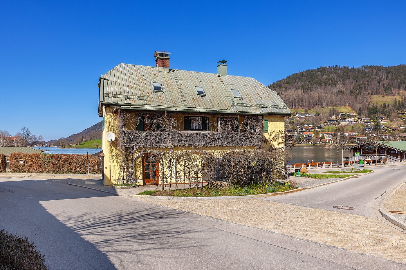 Mehrfamilienhaus ile 11 Odalar | Rottach-Egern | 70215 | in zentraler Lage.