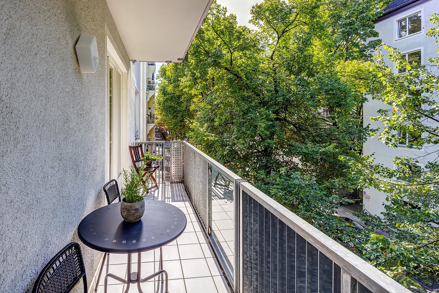 Płaski z 3 Pokoje | München-Schwabing | 2212ML1 | ...einladendem Balkon.