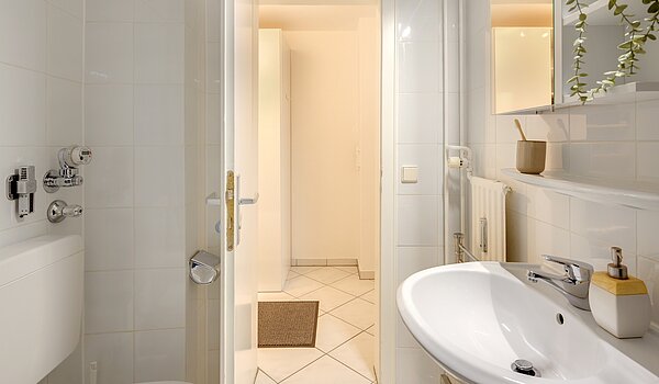 Apartment with 1 room | München-Sendling-Westpark | 70395 | Bad mit...