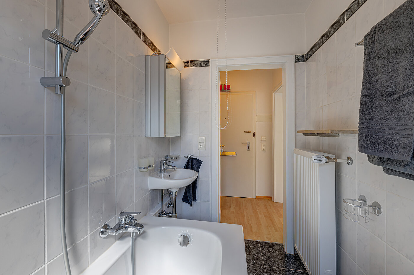 Flad med 1 Værelse | München-Schwabing | 70449 | Hell gefliestes ...