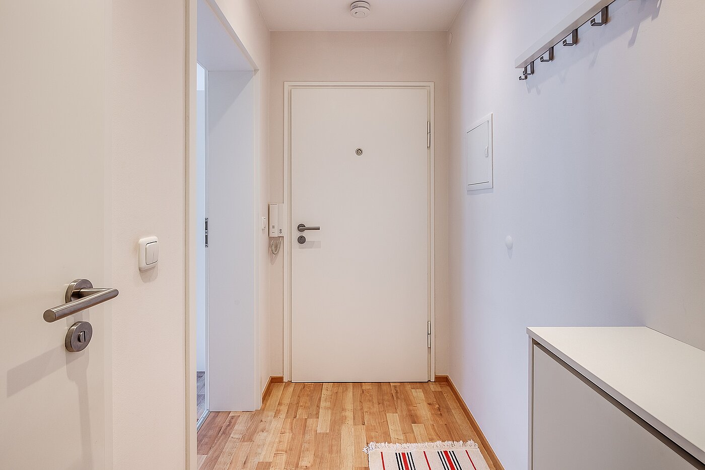 Плосък с 1.5 Стаи | München-Schwanthalerhöhe | 2211ML8 | Wohnungseingang mit Garderobe