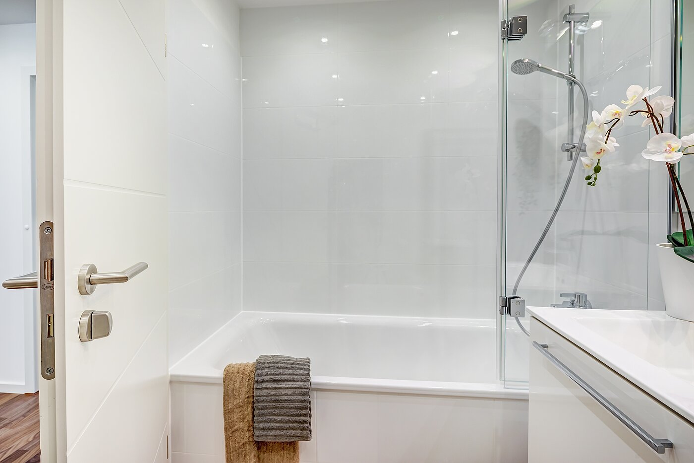Flad med 2 Værelser | München-Schwabing | 70434 | ...mit Badewanne
