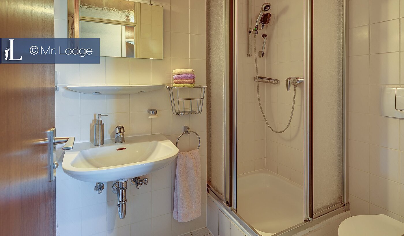 Attic Apartment with 5 room | Aschheim | 1710ML4 | Duschbad mit Gäste-WC