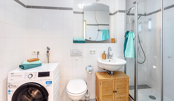 Ravna stran s spletno stranjo . 2 Sobe | Haar | 70426 | Tageslichtbad...