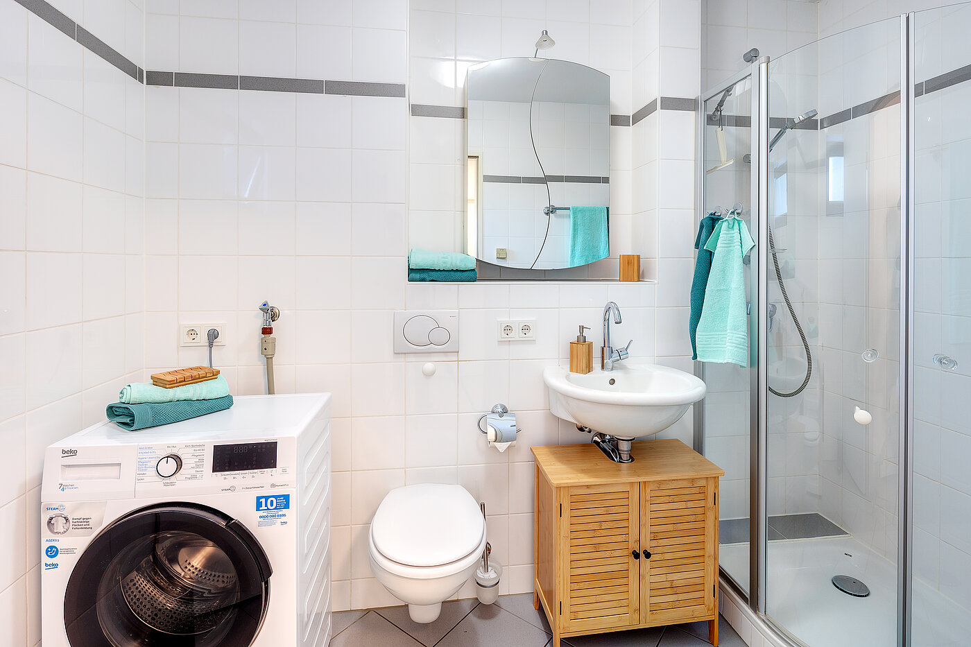 Ravna stran s spletno stranjo . 2 Sobe | Haar | 70426 | Tageslichtbad...