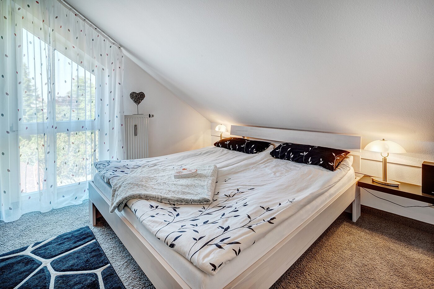 Ploché s 2 Izby | Neubiberg | 70129 | Schlafzimmer mit...