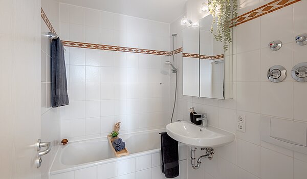 Mieszkanie na parterze z 2 Pokoje | München-Laim | 70464 | ...modernen Bad