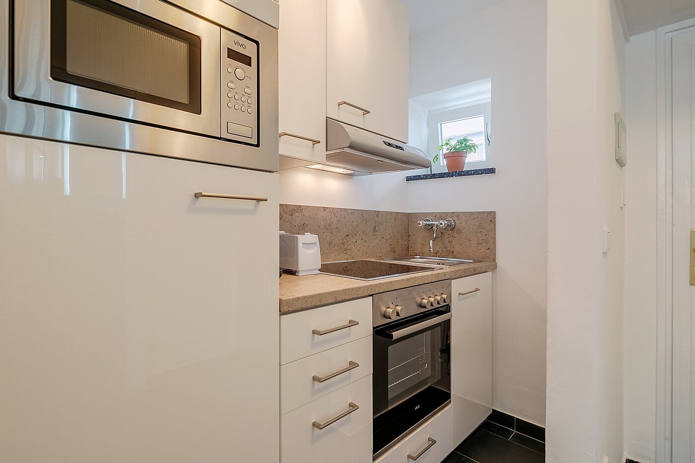 Плосък с 1 Стая | München-Schwabing | 2105ML1 | Küche mit Fenster...