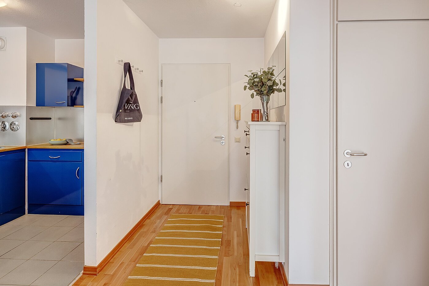 apartamento em prédio com 2 Zimmern | München-Schwabing | 2109ML3 | Blick zur Eingangstür