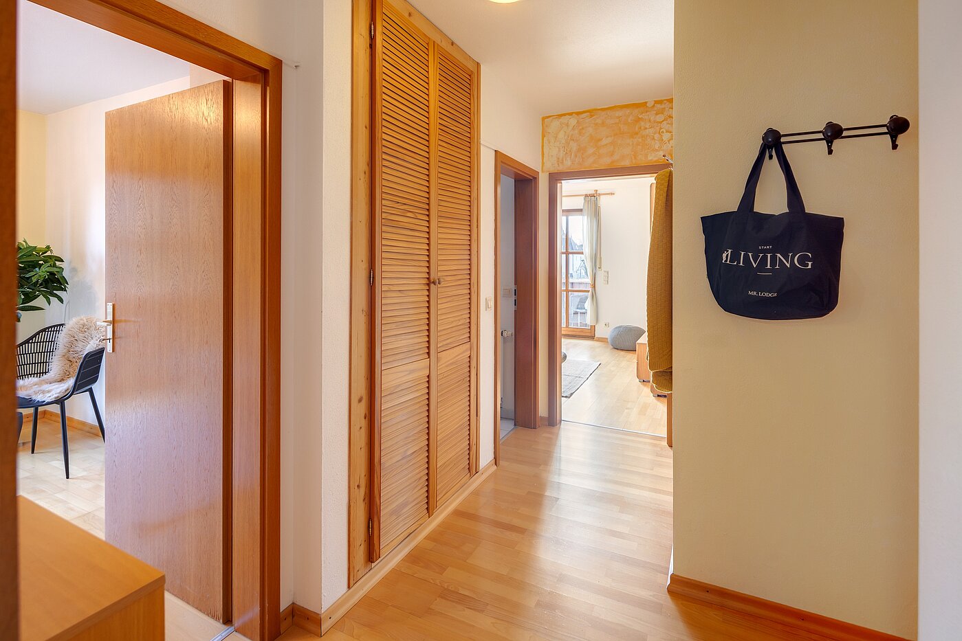 Ravna stran s spletno stranjo . 2 Sobe | München-Trudering | 701781 | ...Stauraum