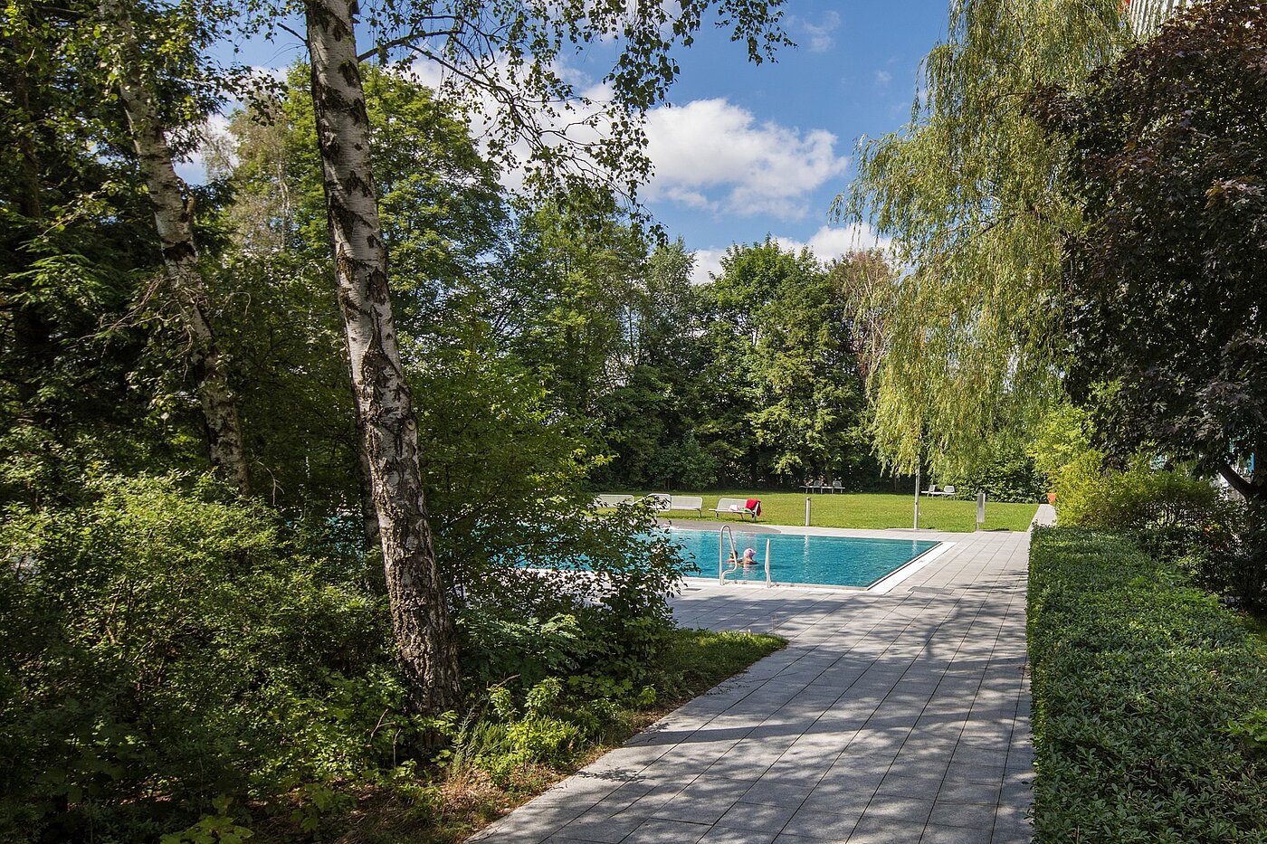 Plat met 1 Kamer | München-Forstenried | 2111ML1 | ...vom Schwimmbad