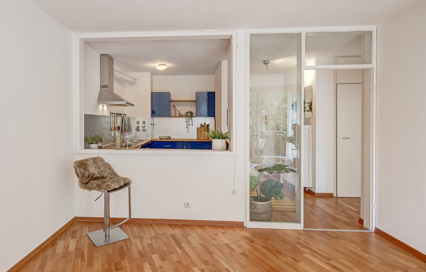 apartamento em prédio com 2 Zimmern | München-Schwabing | 2109ML3 | Blick zur Küche