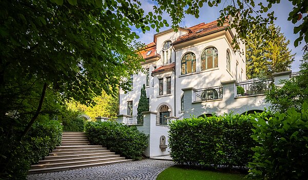 Villa з 9 Кімнати | Reutlingen | 70231 | Hauptaufgang zur Villa