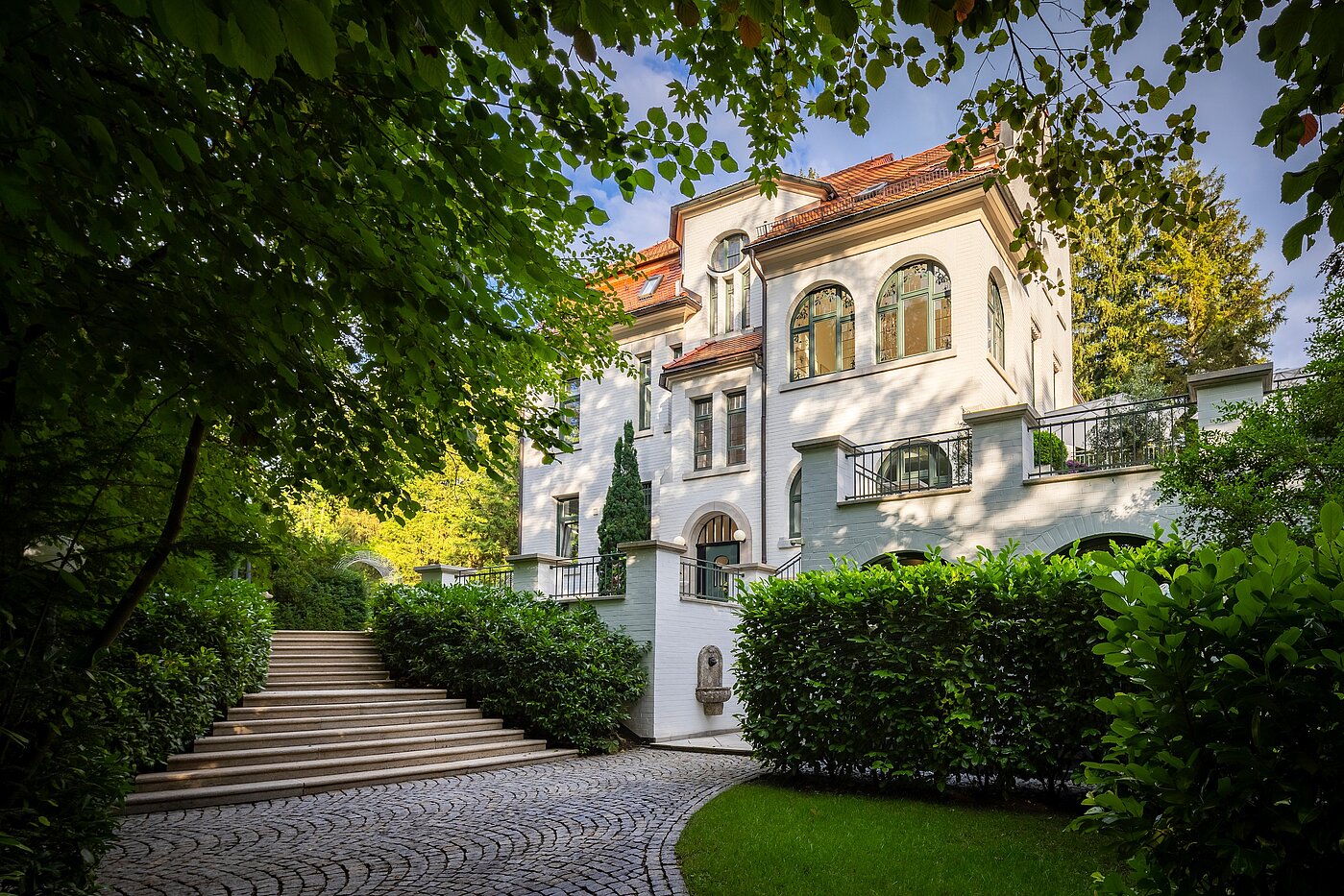 Villa з 9 Кімнати | Reutlingen | 70231 | Hauptaufgang zur Villa