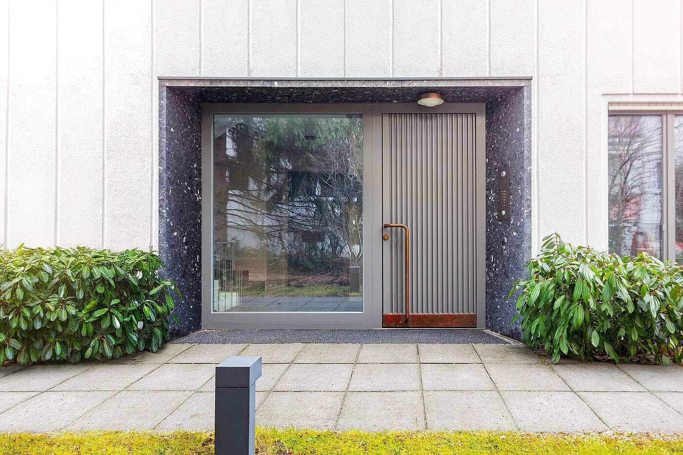 Ploché s 2 Izby | München-Schwabing | 70195 | Hauseingang