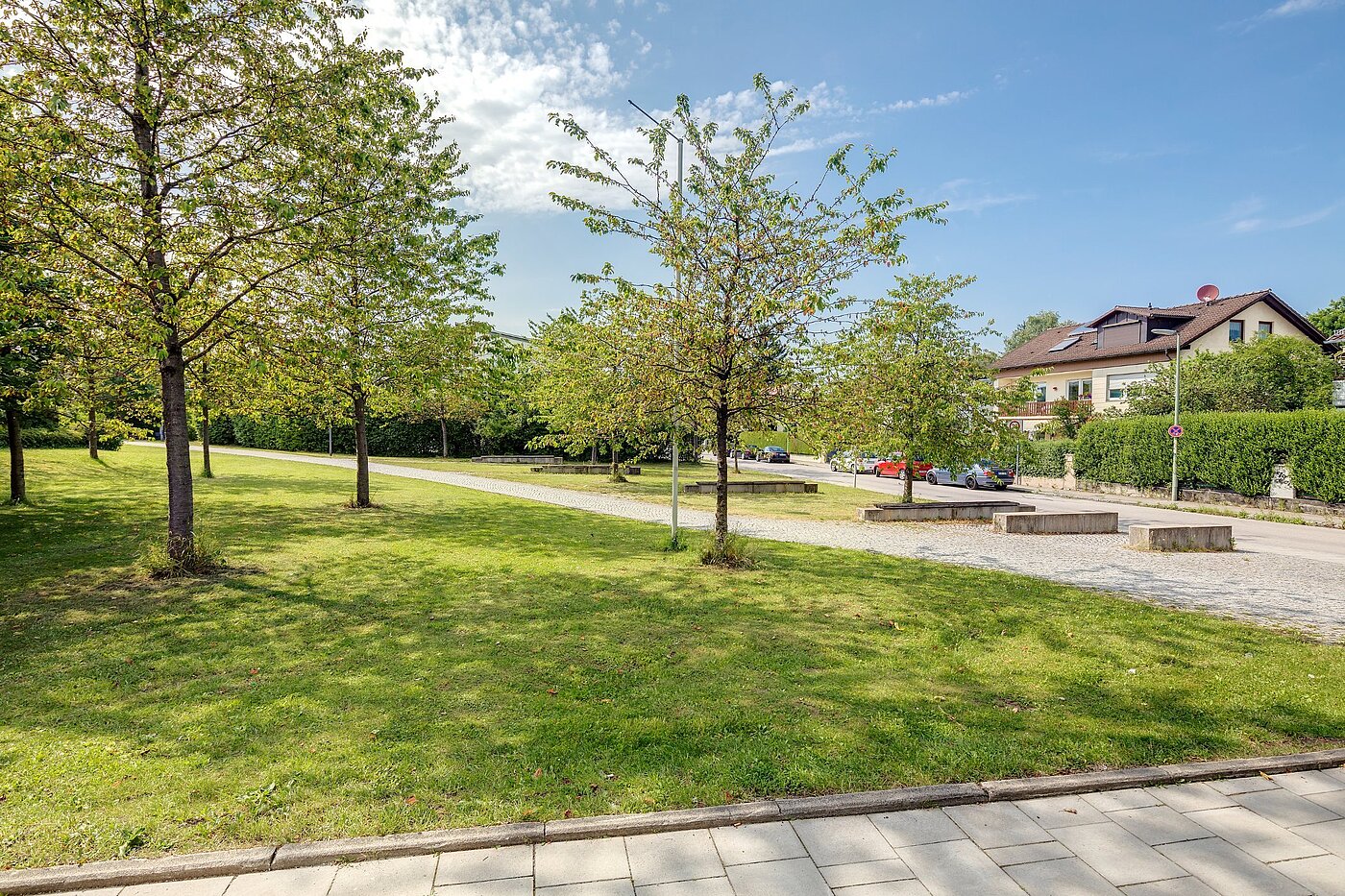 Ravna stran s spletno stranjo . 1 Soba | München-Trudering | 1810ML3 | ...grüne...