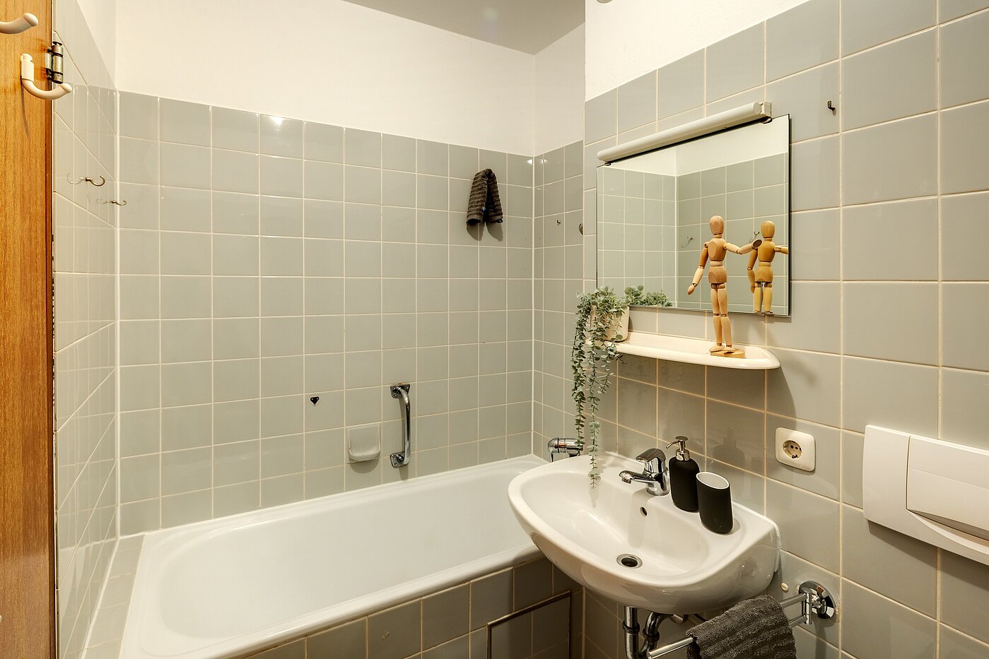 Ploché s 1 Pokoj | Herrsching am Ammersee | 2302ML2 | Badzimmer mit Wanne