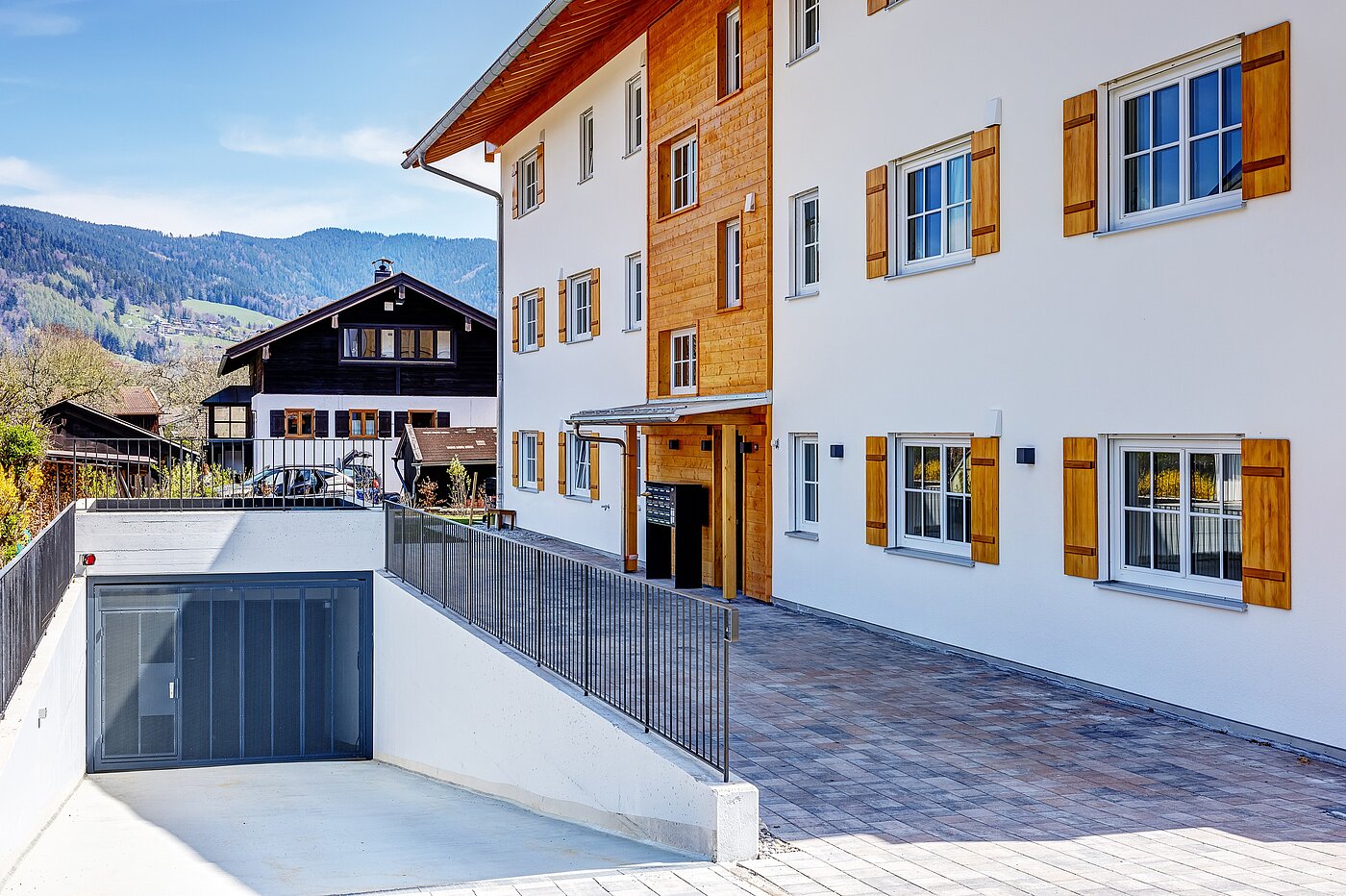 Апартамент на партерния етаж с 2 Стаи | Bad Wiessee | 700942 | Eingang und Zufahrt zur Tiefgarage