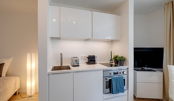 Ravna stran s spletno stranjo . 1 Soba | München-Obergiesing | 70420 | Moderne Küche