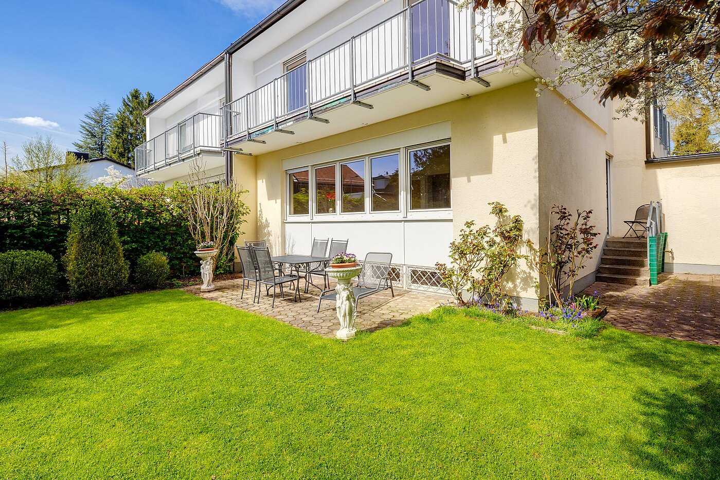 Dom w zabudowie bliźniaczej z 4 Pokoje | München-Solln | 70120 | Hausansicht