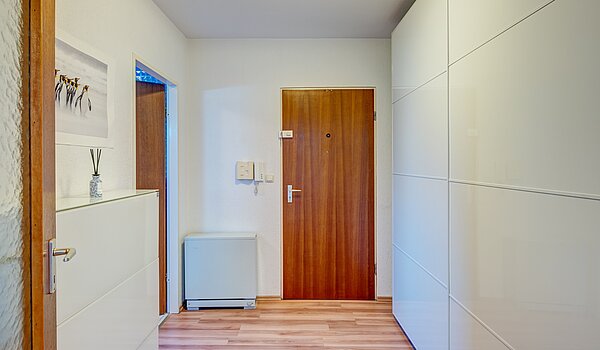 Lapos a  címen 2.5 Szobák | München-Hadern | 70393 | Flur Blickrichtung Eingang