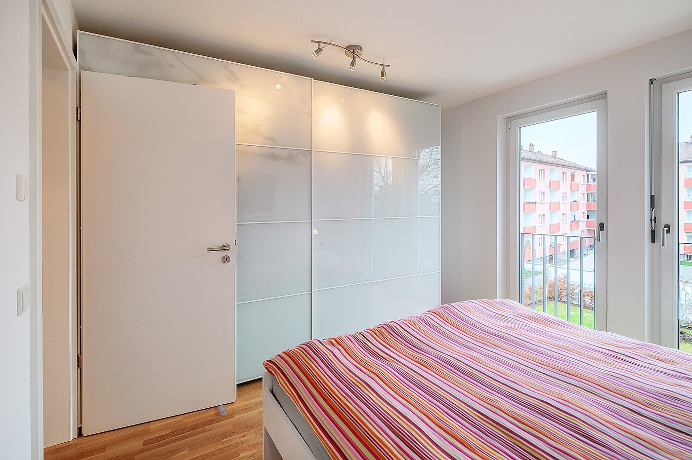 Плоский з 3 Кімнати | München-Moosach | 70164 | ...mit großen Fensterfronten