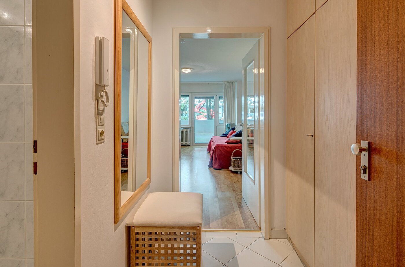 Medziposchodie s 1 Izba | München-Neuhausen | 1911ML10 | Geräumige Diele