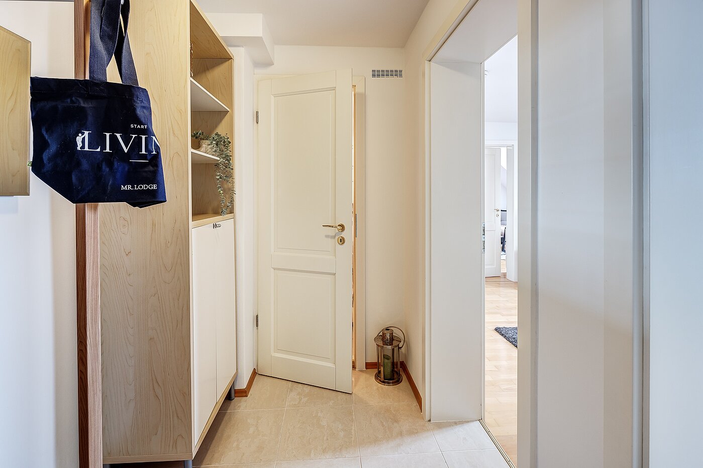 Таванско помещение с 2 Стаи | München-Au | 2209ML3 | Flur Blickrichtung Bad