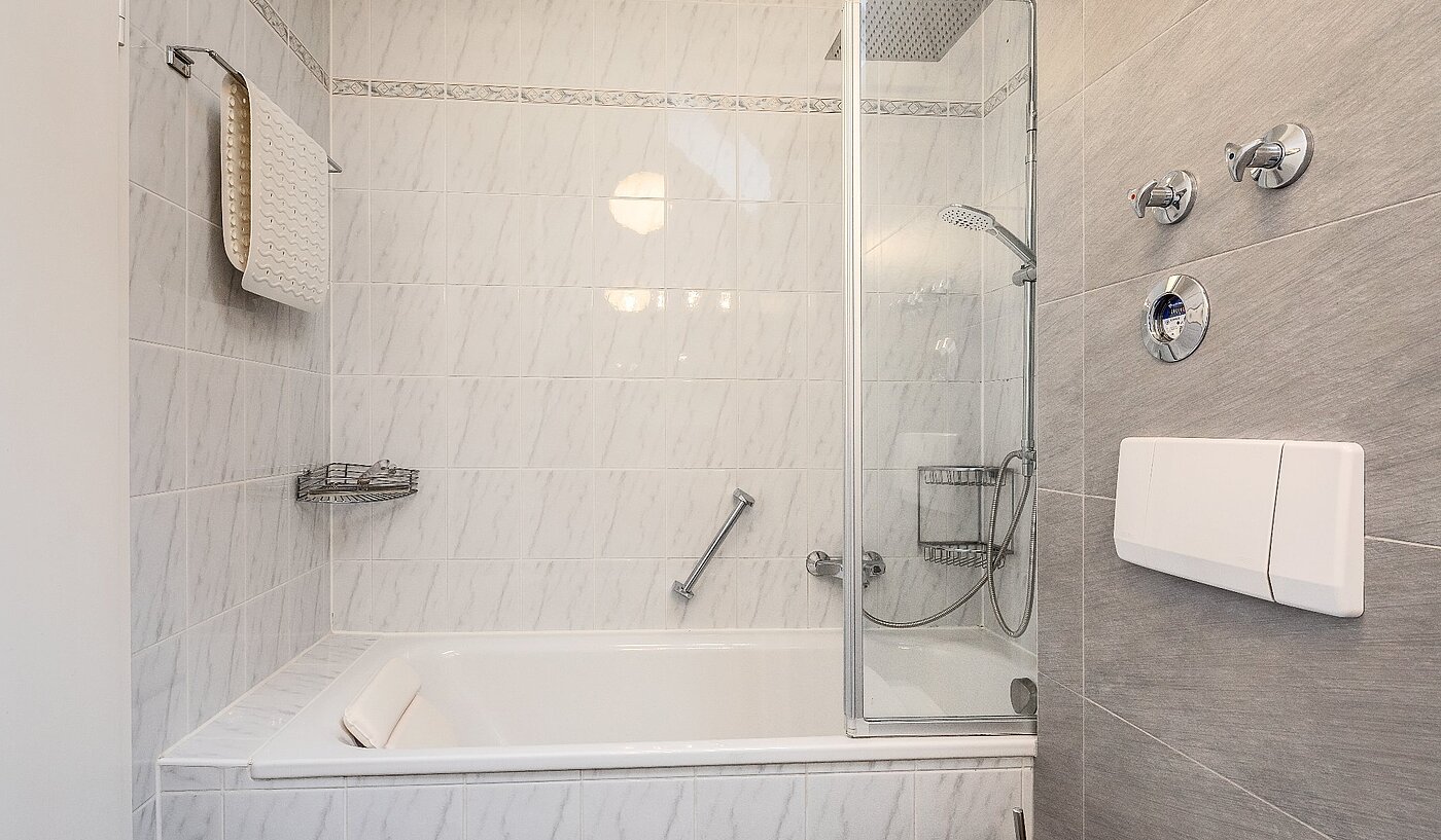 Płaski z 2 Pokoje | Unterhaching | 2004ML7 | geschmackvolles Bad