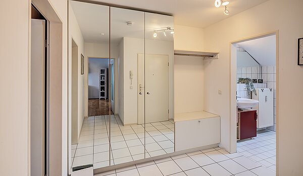 Плосък с 2 Стаи | Poing | 70373 | Geräumige...