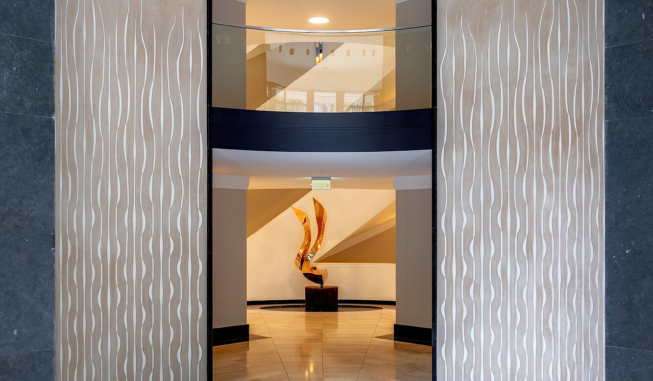 apartamento em prédio com 3 Zimmern | 70046 | Großzügige Eingangshalle...