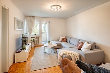 Thalkirchen: Charmant 2-kamer appartement met balkon op het zuidoosten op de 5e verdieping - vrij