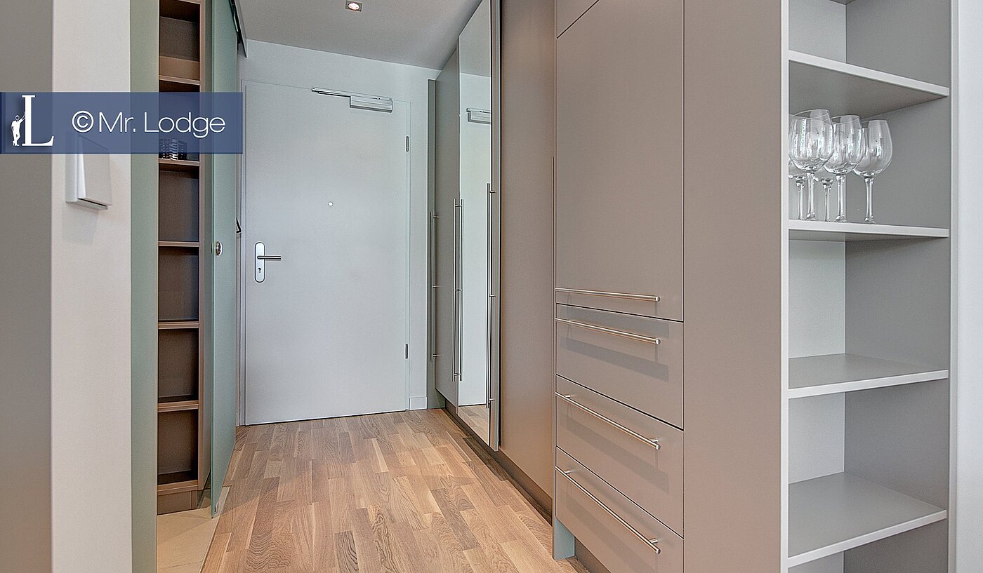 Lapos a  címen 1 Szoba | München-Bogenhausen | 1802ML4 | Eingangsbereich mit Einbauten