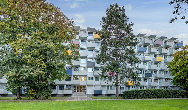 Apartment with 1 room | München-Bogenhausen | 70264 | Ansicht zum Hauseingang