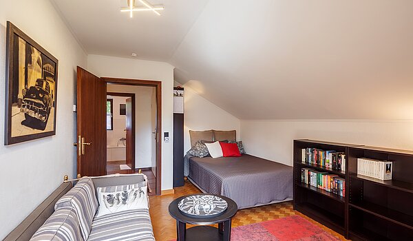 Samostojna hiša s spletno stranjo . 4 Sobe | Neubiberg | 70429 | Schlafzimmer II im OG