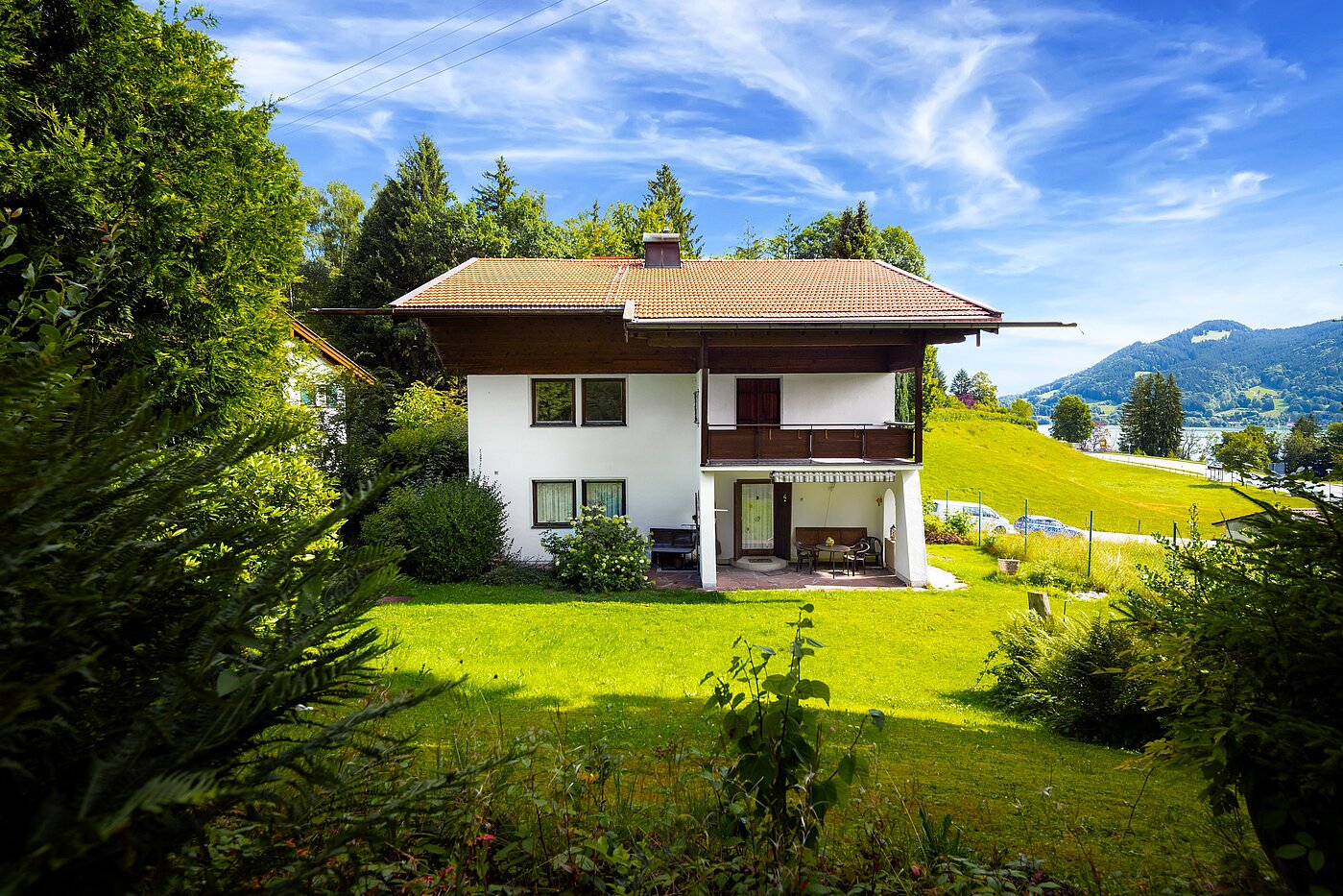 Mehrfamilienhaus s spletno stranjo . 10 Sobe | Bad Wiessee | 70212 | Blick in den Garten...