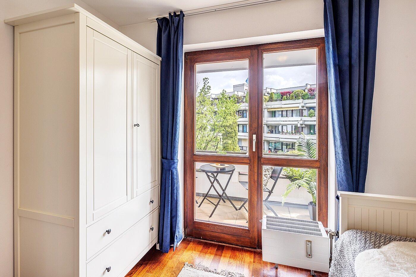 Lapos a  címen 3 Szobák | München-Schwabing | 2202ML12 | ...und Zugang zum Balkon
