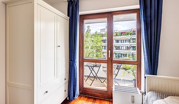 Lapos a  címen 3 Szobák | München-Schwabing | 2202ML12 | ...und Zugang zum Balkon