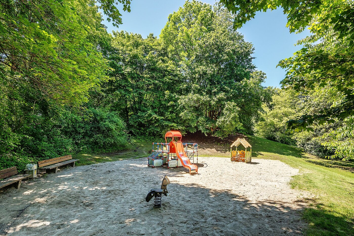 Stanovanje v pritličju s spletno stranjo . 4.5 Sobe | München-Perlach | 2003ML6 | Freizeitspaß für Jung...