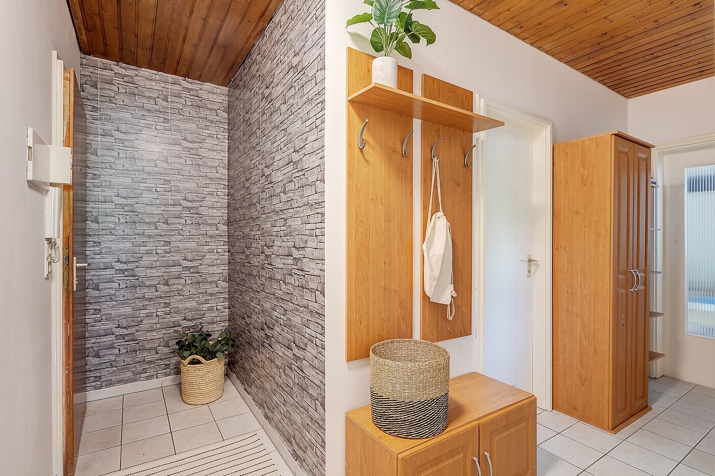 Плоский з 2 Кімнати | München-Perlach | 1904ML5 | geräumiger Flur