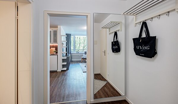 플랫 와 함께 2 객실 | München-Bogenhausen | 70142 | Diele mit Stauraum